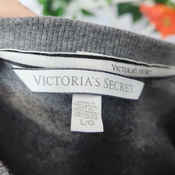 Victoria's Secret "Check It Twice" Graphic Pullover - Picture 9 of 10